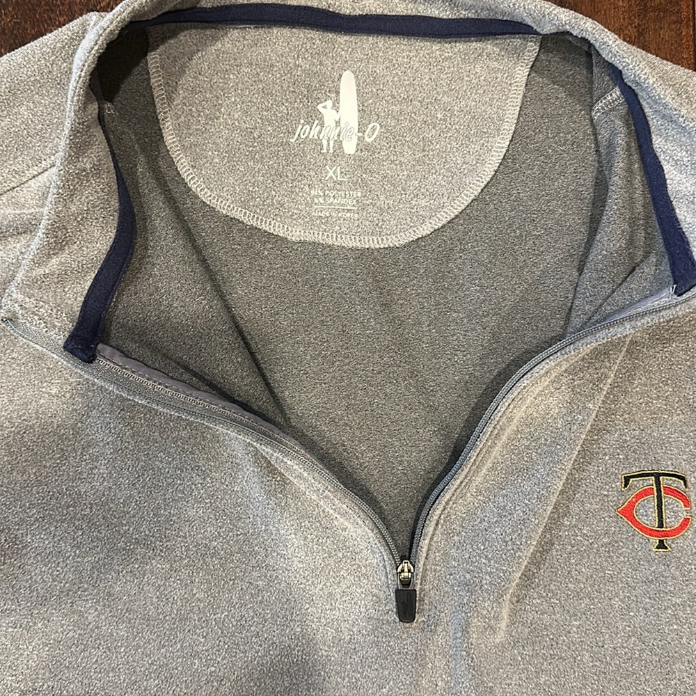 Johnnie-O Minnesota Twins Men’s Gray 1/4 Zip Pullover, XL - Picture 4 of 6